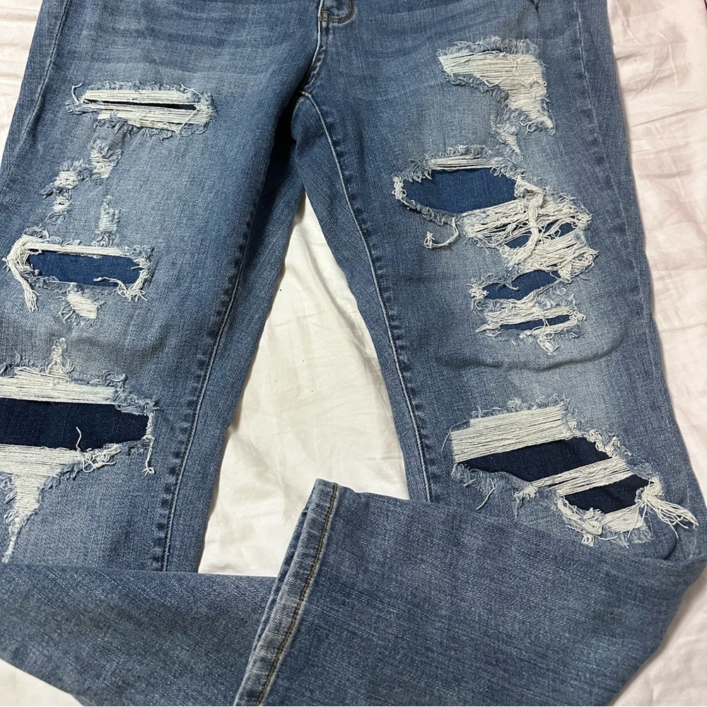 Judy blue 20 skinny fit mid rise. Distressing is not see through. Worn 2 times